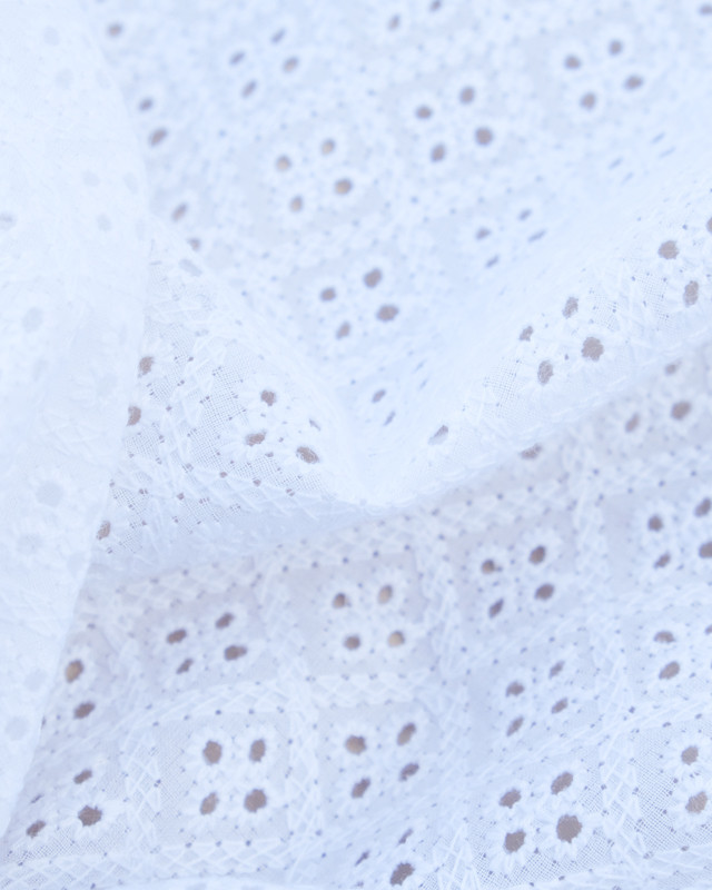 Broderie anglaise blanc optique fleuri : tissu coton au mètre - Mercerine