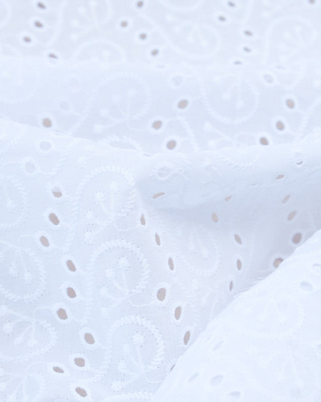 Broderie anglaise feuilles blanches : tissu coton au mètre - Mercerine