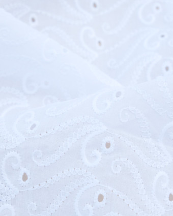 Broderie anglaise blanc fleur : tissu coton au mètre - Mercerine