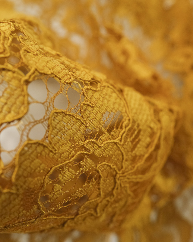 Tissu dentelle jaune ocre : tissu au mètre - Mercerine