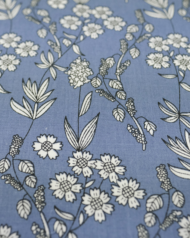 Tissu Cretonne de coton fleur blanc fond bleu gris Eugenie  - Mercerine