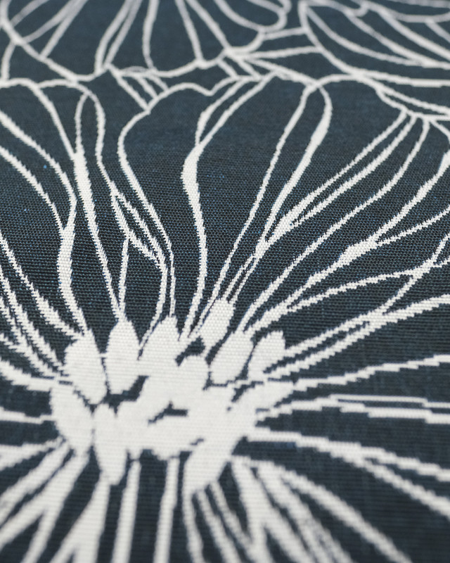 Tissu Jacquard au mètre : Jacquard Grandes Fleurs Fond Bleu foncé - Mercerine