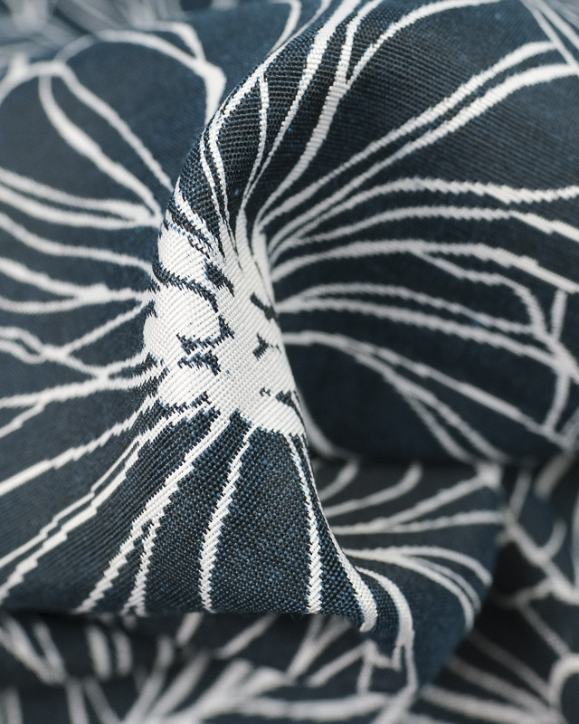 Tissu Jacquard au mètre : Jacquard Grandes Fleurs Fond Bleu foncé - Mercerine