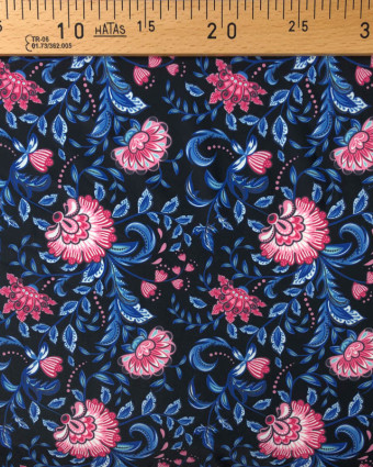 Tissu lycra maillot fleur arabesque Rose et Bleu Fond Noir - Mercerine