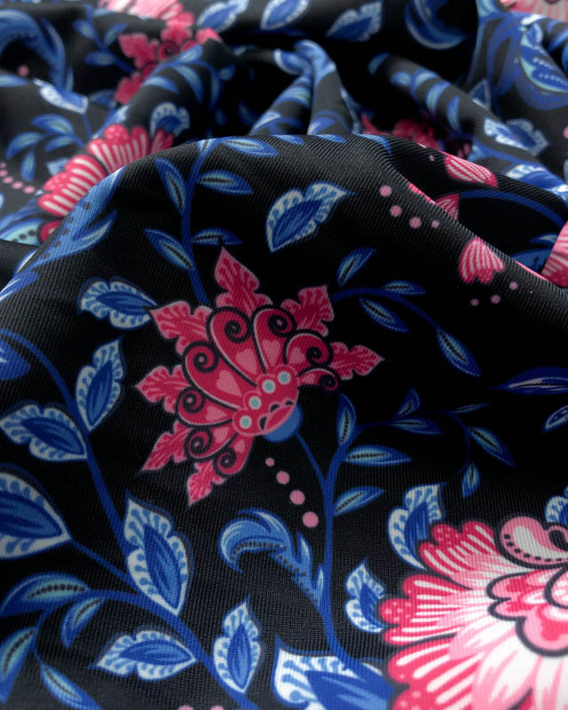 Tissu lycra maillot fleur arabesque Rose et Bleu Fond Noir - Mercerine