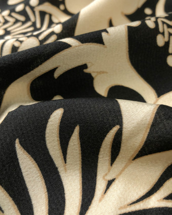 Tissu Crepe Bubble Satin Arabesque Fleuri Beige Fond Noir   - Mercerine