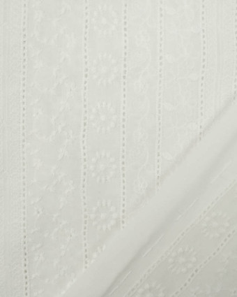 Tissu Broderie Anglaise Blanc aux bandes rayées fleuries - Mercerine