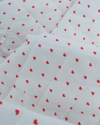 Tissus en ligne : Tissu Piqué Matelassé Ancotex Blanc Motif Petit Cœur Rouge  - Mercerine