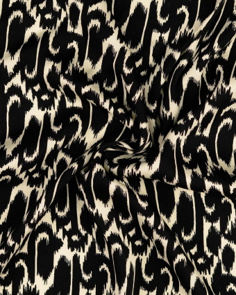 Satin De Viscose Joli Motif Ethnique Noir - Mercerine