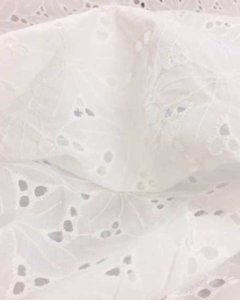 Broderie anglaise soft flower x10cm