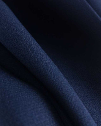 Tissu crêpe bleu marine en ligne - zoom sur le tissu épais pas cher