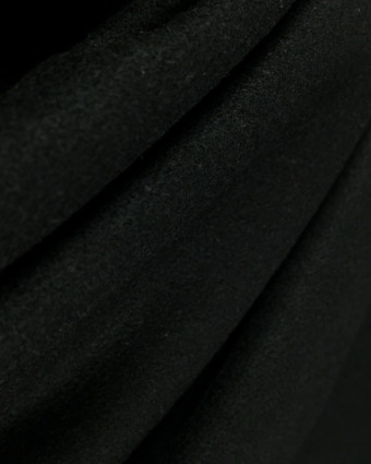 Drap de laine à manteau noir