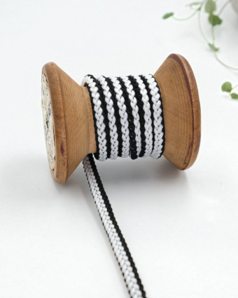 cordon-tricote-au-metre-cordon-rond-au-metre-lacet-au-metre-114-noir-et-blanc 