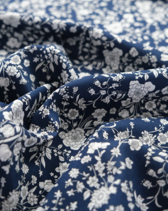 Tissu Liberty Fabrics bleu marine : motif Summer bloom - Mercerine