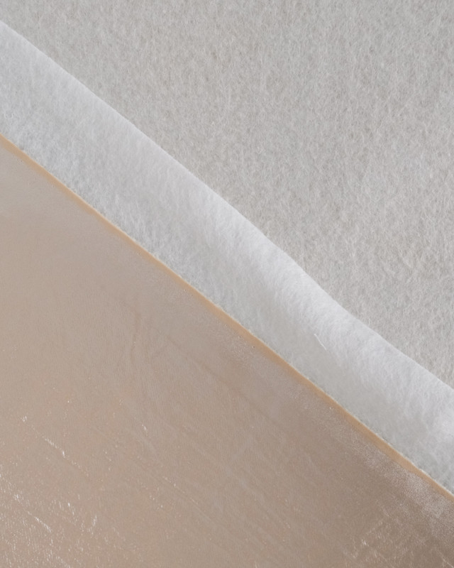 Tissu simili cuir texturé beige nacré - Mercerine